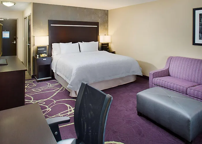 Hampton Inn & Suites Lansing West
